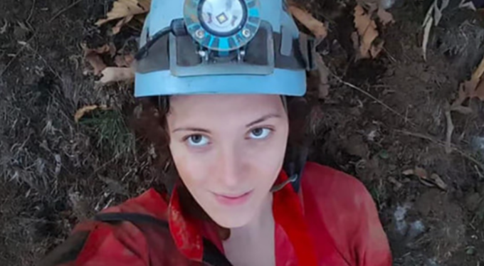 La speleologa Ottavia Piana è esausta: “Mai più in una grotta”. Almeno un altro giorno per tirarla fuori
