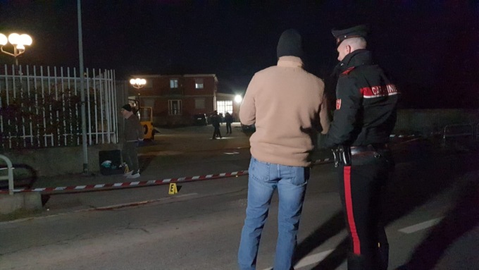 Ucciso per un litigio con la famiglia del fidanzato della figlia (che lo aveva denunciato la sera prima per violenza)