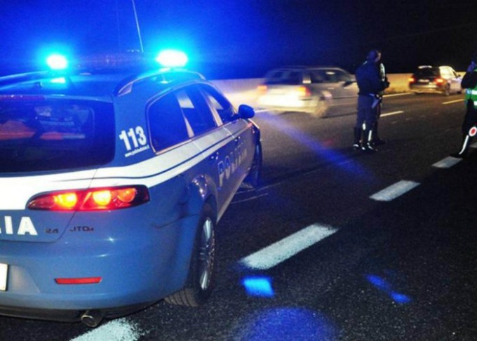 Fa 30 chilometri contromano in Autostrada e provoca un frontale in terza corsia