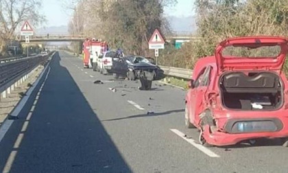 Sbalzate dall'auto dopo l'incidente, muoiono zia e nipote di 11 anni. Ferite altre due bambine