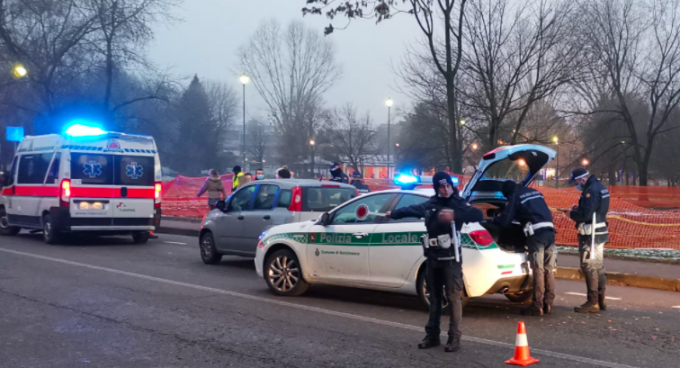 Mamma con due gemelli nel passeggino travolta e uccisa da un Tir pirata