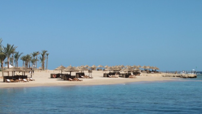 Chi sono i turisti italiani attaccati da uno squalo a Marsa Alam: morto un 48enne, ferito l’amico
