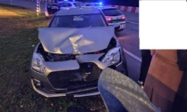 Ubriaco al volante fa un incidente e chiama un amico per portarlo a casa (ma ha bevuto più di lui)