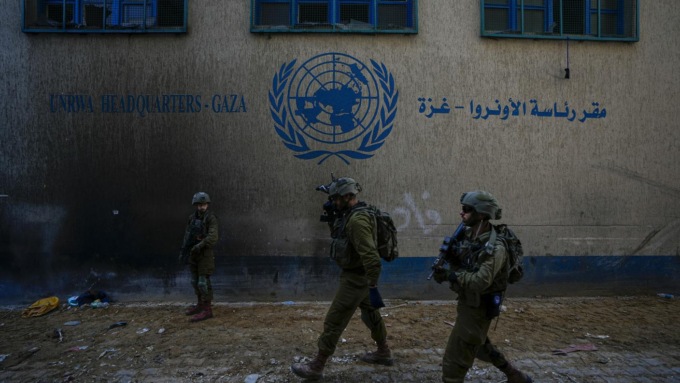 Ultimatum di Israele all’agenzia Onu per i rifugiati palestinesi: “Avete tempo fino a fine mese per andarvene da Gerusalemme Est”