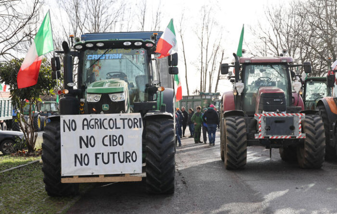 Dopo un anno ritorna la protesta dei trattori: “Non ci hanno ascoltato”