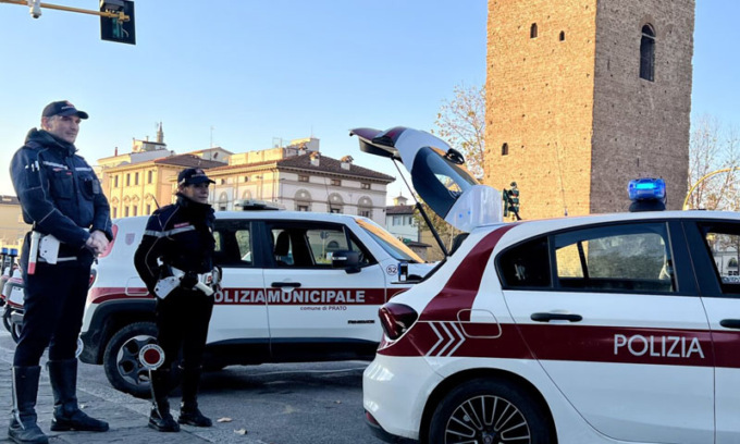 Nuovo codice della strada: beccato con alcol tre volte sopra il limite, un altro al cellulare non vede nemmeno la paletta