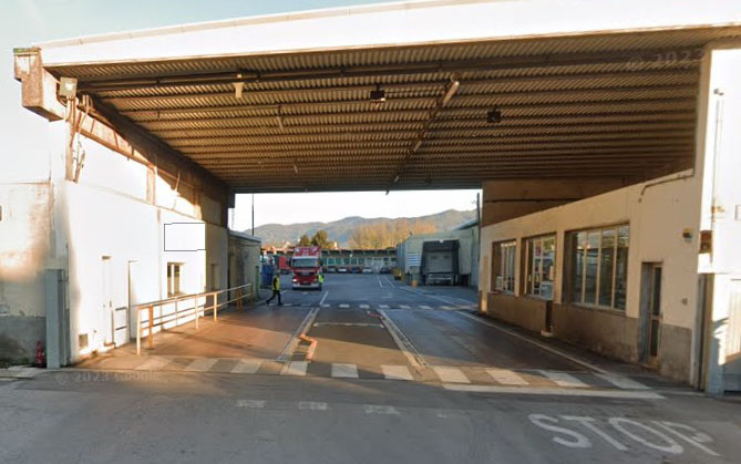 Incidente sul lavoro mortale o malore? Giallo in una cartiera in Toscana