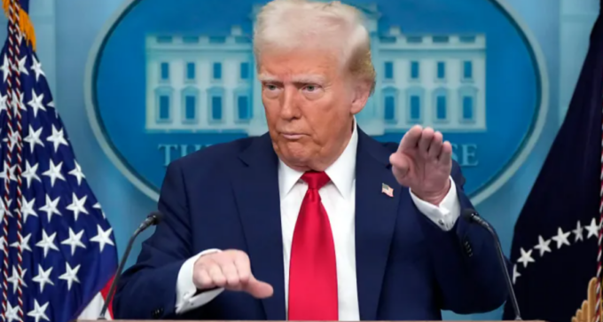 Incidente aereo a Washington, Trump punta il dito contro Obama e Biden: “Colpa delle politiche sull’inclusività”