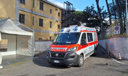 Anziana di 94 anni bloccata per 66 ore su una barella in ambulanza in attesa di un posto in Pronto soccorso