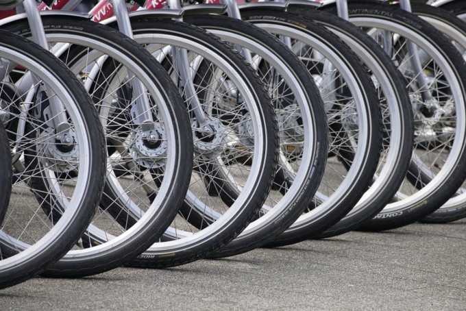 Mobilità urbana, i Comuni sono sempre più attenti a bici e motocicli