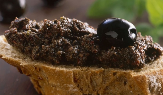 Corpi estranei nel paté di olive: il prodotto ritirato dai supermercati