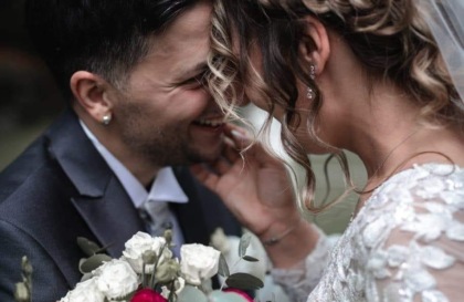 Spara alla moglie e si toglie la vita, erano sposati da pochi mesi
