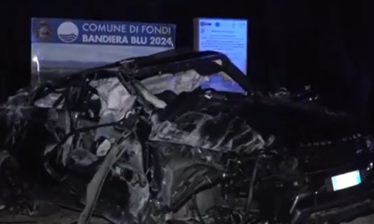 Famiglia fuori strada in auto: morto il marito, feriti i figli di 2 e 7 anni. La moglie incinta partorisce in coma