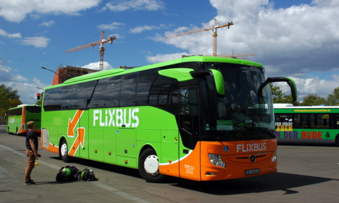 Lasciato a piedi in strada (di notte) da Flixbus: “Abbandonato nell’indifferenza dei passeggeri”