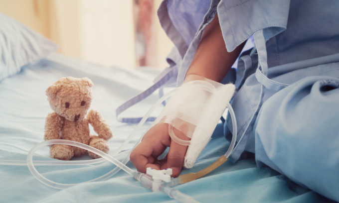 Bambina di 10 mesi muore dopo una febbre alta: ipotesi meningite
