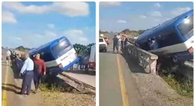 Minibus di turisti finisce fuori strada a Cuba con a bordo 7 italiani: due morti