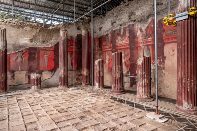 Scoperta a Pompei una nuova sala affrescata. Il ministro Giuli: “Giornata storica”
