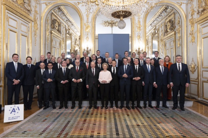 Vertice sull’Intelligenza Artificiale: l’Europa investirà 200 miliardi. USA e Gran Bretagna non firmano la dichiarazione di Parigi