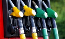 Prezzo della benzina in calo. Quanto costa oggi, venerdì 7 marzo 2025: i prezzi nei distributori italiani