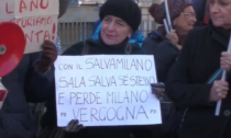 "Salva Milano": il consiglio comunale dice sì. Proteste dentro e fuori dall'aula