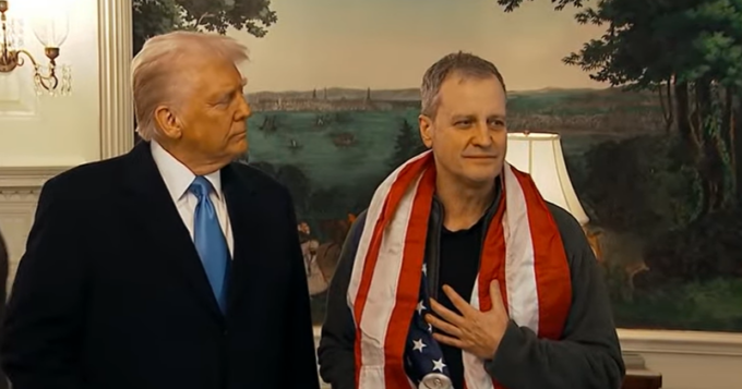 Mosca libera il professore statunitense Marc Fogel. Trump: “Accordo equo e ragionevole”