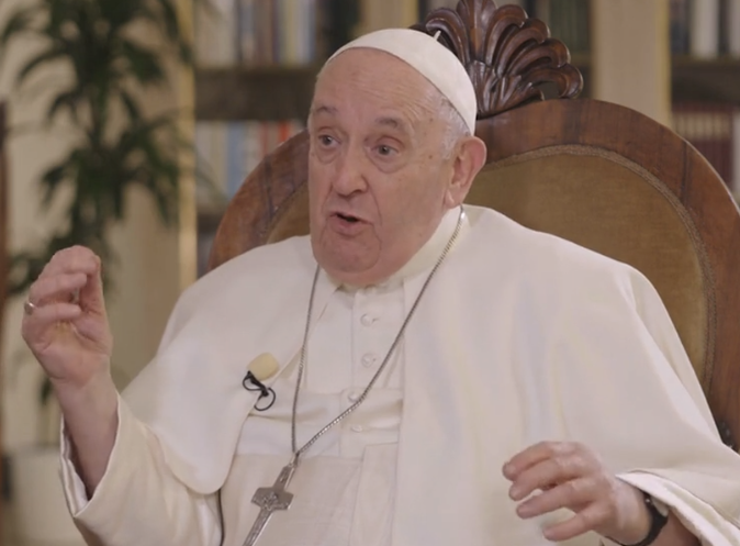 Come sta Papa Francesco: quadro clinico complesso, cambiata la cura