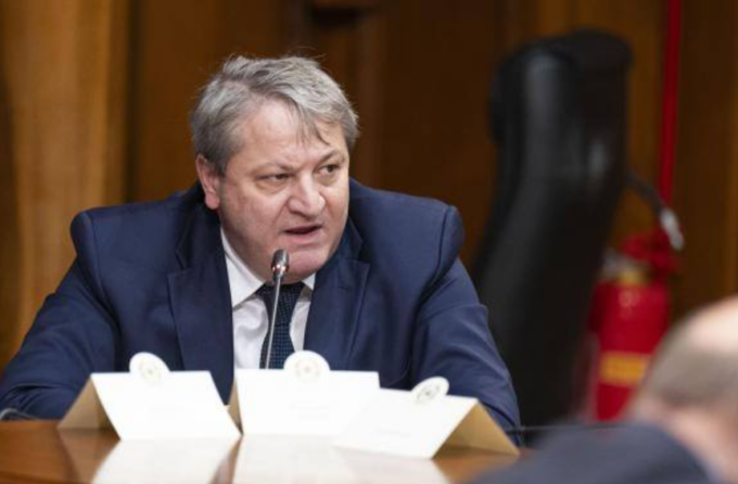 Il governatore del Molise Francesco Roberti indagato per corruzione insieme alla moglie