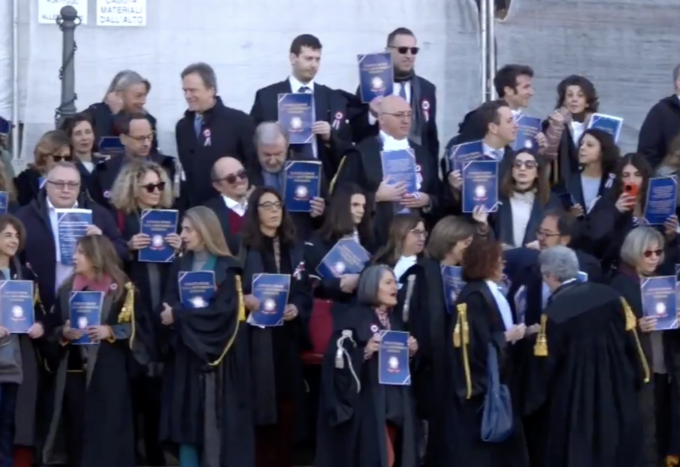 Magistrati in sciopero, in un video l’Anm spiega le ragioni della protesta: “Giustizia potrebbe cambiare non in meglio”