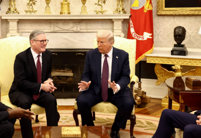 Il Presidente Usa ha incontrato il britannico Starmer: nessuna garanzia su truppe in Ucraina, “Prima la pace”