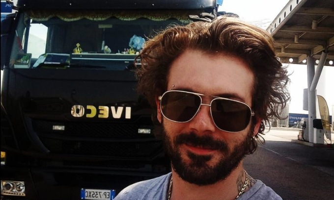 Terza tragedia veneta in due giorni: schiacciato dall’abitacolo mentre ripara il suo tir, operaio folgorato e autotrasportatore ferito