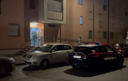 Marito disabile uccide a coltellate la moglie e tenta di togliersi la vita