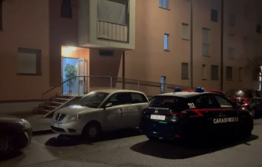 Marito disabile uccide a coltellate la moglie e tenta di togliersi la vita