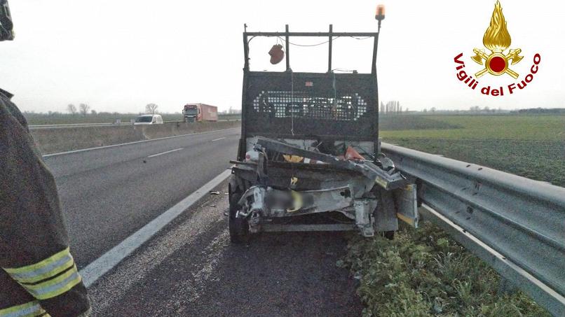 Strage sul lavoro in Sicilia: cinque morti in un giorno, tre nell'incidente a Siracusa. A Rovigo operaio travolto da un furgone