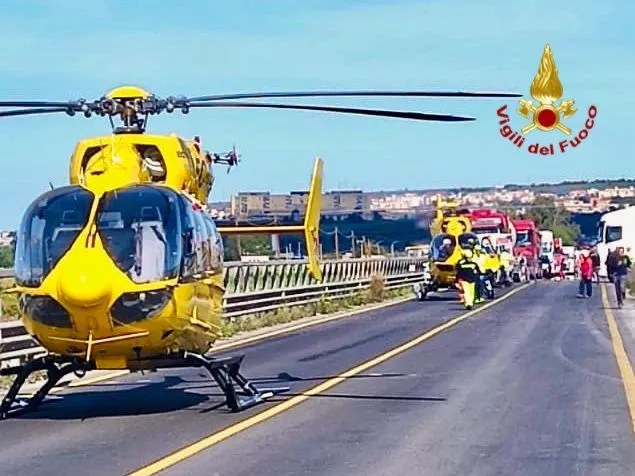 Strage sul lavoro in Sicilia: cinque morti in un giorno, tre nell'incidente a Siracusa. A Rovigo operaio travolto da un furgone