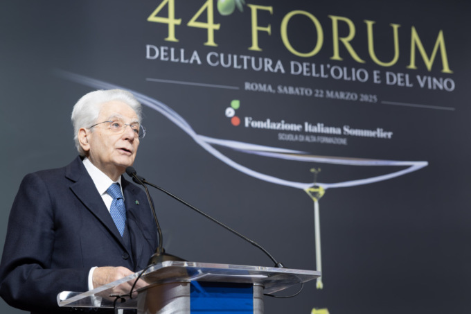 Mattarella al 44° Forum dell’Olio e del Vino: “Protezionismi immotivati danneggiano settori. Mercati aperti proteggono la pace”