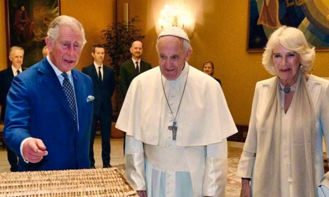 Carlo e Camilla verranno a Roma, ma non andranno più a trovare Papa Francesco