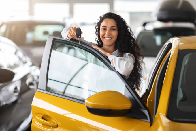 Mobilità femminile in Italia: cresce la presenza nel mercato automobilistico 