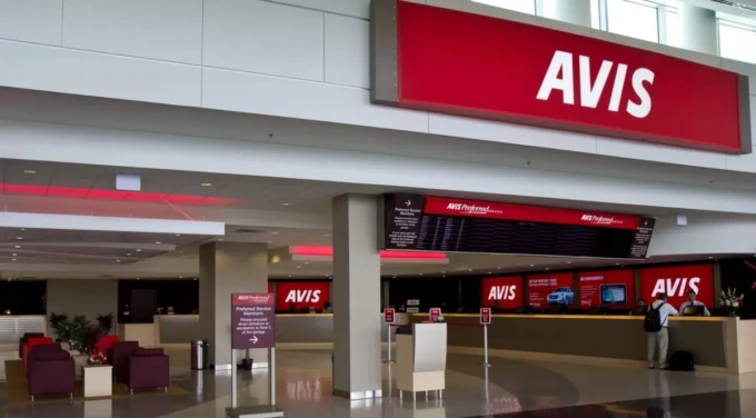 Autonoleggio in crisi, Avis licenzia 113 dipendenti. I sindacati verso lo sciopero negli aeroporti
