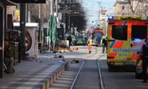 Germania, auto contro la folla ai mercatini di Mannheim: almeno due morti e 25 feriti