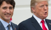 Trump ha rinviato di un mese i dazi sulle importazioni di auto da Canada e Messico