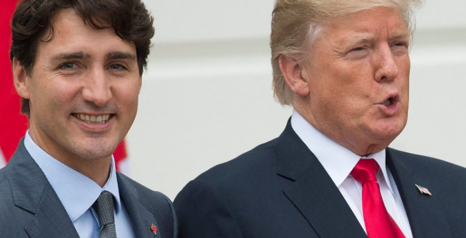 Trump ha rinviato di un mese i dazi sulle importazioni di auto da Canada e Messico