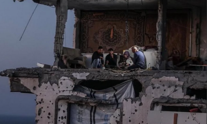 Seconda notte di raid a Gaza, Netanyahu: “Negoziati avanti, ma attacchi fino a liberazione ostaggi”