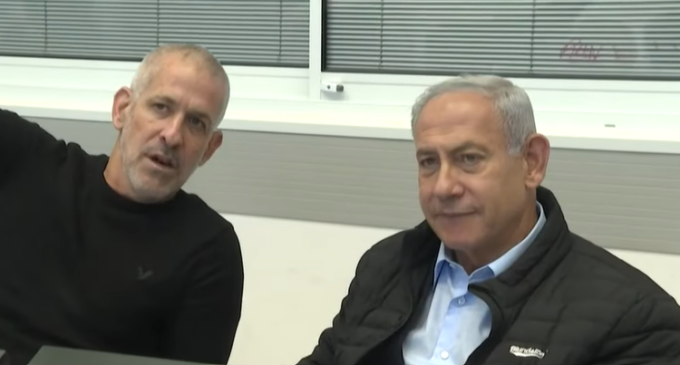 Centinaia di morti a Gaza, protestano i parenti degli ostaggi, Netanyahu silura capo dei Servizi segreti