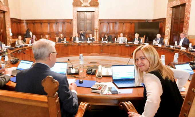 Sì del Governo al decreto sui CPR in Albania, stretta su diplomifici e ius sanguinis, test medicina addio