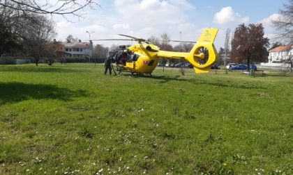 Portano operaio ferito in un prato per nascondere un incidente sul lavoro