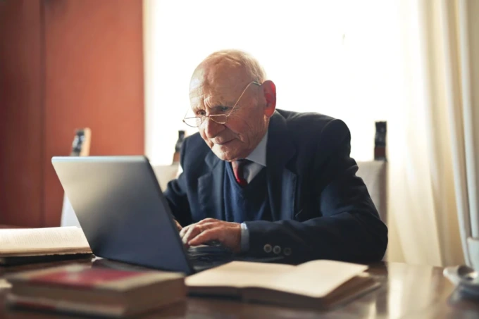 L’indennità di malattia spetta anche ai pensionati (che lavorano)