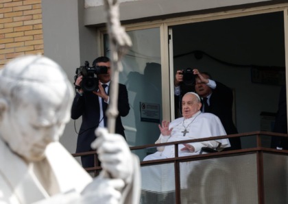 Papa Francesco è stato dimesso. “Ha rischiato due volte la vita”