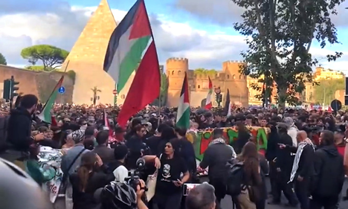 I palestinesi manifestano a Gaza contro Hamas: e nelle piazze del 25 Aprile in Italia cosa succederà?