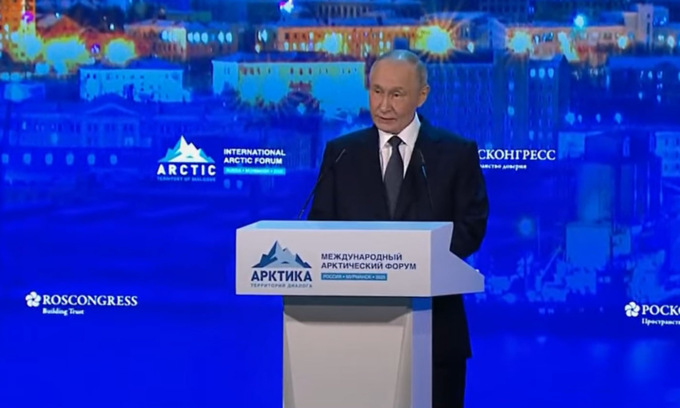 Putin: “Prima fase transitoria sotto egida Onu, poi voto e accordo di pace con successore Zelensky”