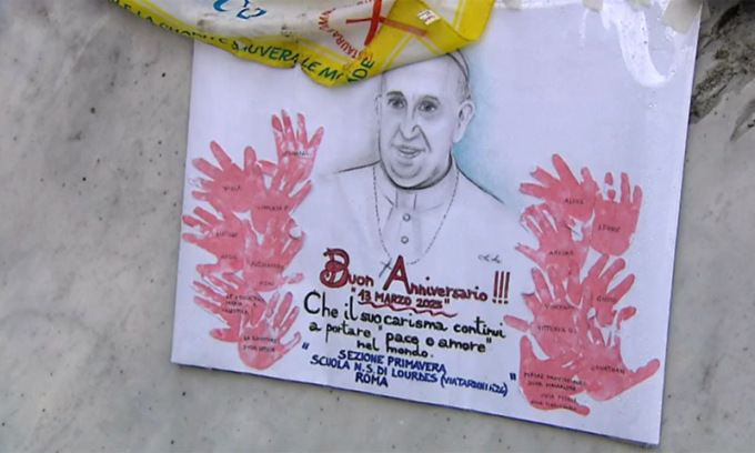 Papa Francesco, la radiografia conferma i miglioramenti: condizioni stazionarie